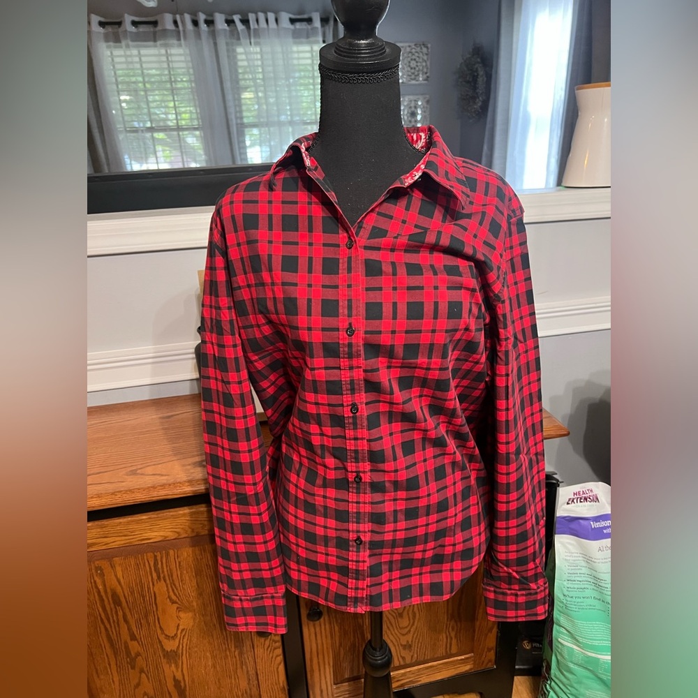 CHAPS Red and Black Plaid women’s Shirt EUC